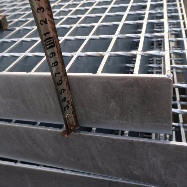 機制鋼格柵和手工格柵板有什么區別 機制鋼格柵和手工格柵板有什么區別