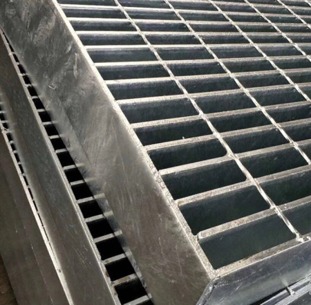 Q235熱鍍鋅格柵板常用規(guī)格型號(hào) Q235熱鍍鋅格柵板常用規(guī)格型號(hào)