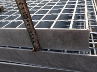 熱鍍鋅格柵板規(guī)格是怎么要求的? 熱鍍鋅格柵板規(guī)格是怎么要求的?