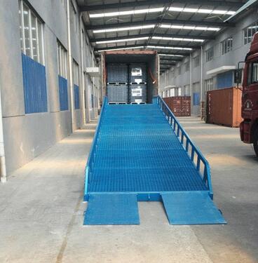 移動式叉車裝卸臺采用鋼格板防水銹蝕「泰江鋼格板」 移動式叉車裝卸臺采用鋼格板防水銹蝕「泰江鋼格板」