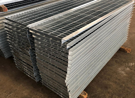 「鋼格柵板」安裝熱鍍鋅鋼格柵板的注意事項(xiàng) 「鋼格柵板」安裝熱鍍鋅鋼格柵板的注意事項(xiàng)